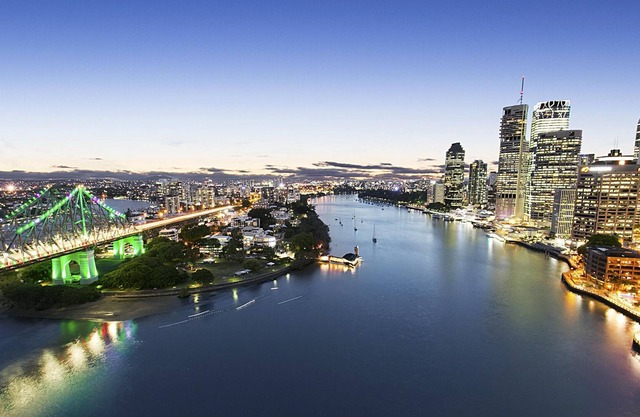 2 Bedroom 1 Bathroom (RP BS) - Absolute waterfront views of Brisbane River/Storey Bridge and CBD skyline