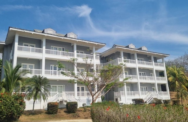2 bedroom 2 bath condo on Pacific Ocean, steps from a pool, close to surfing.