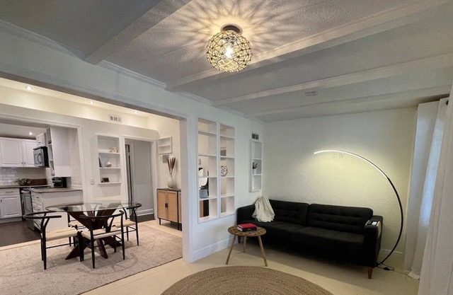 2 Bedroom 631759 by Houzlet