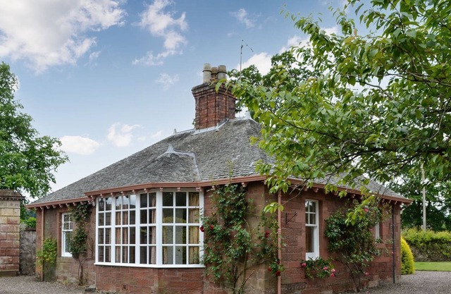 2 bedroom accommodation in Forgandenny