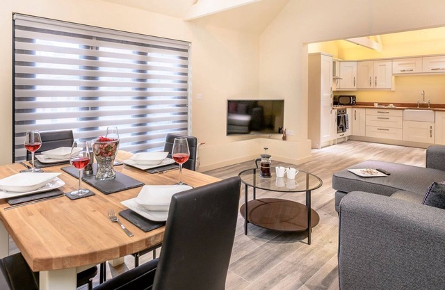2 bedroom accommodation in Heveningham, near Halesworth