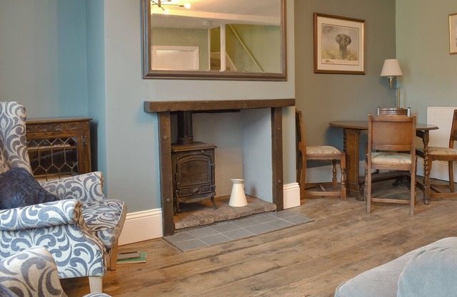 2 bedroom accommodation in Ashbourne