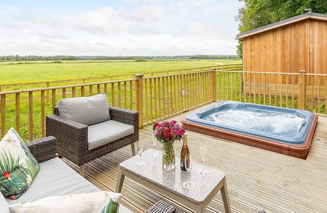 2 bedroom accommodation in Cotswolds