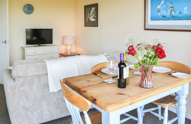 2 bedroom accommodation in Freshwater