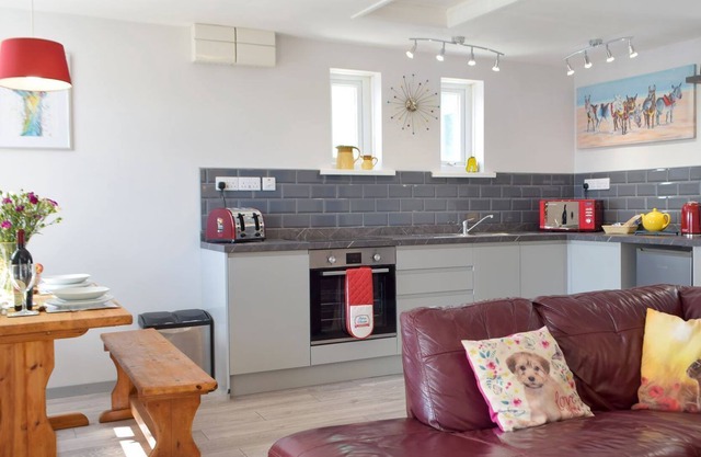 2 bedroom accommodation in Goodwick, near Fishguard