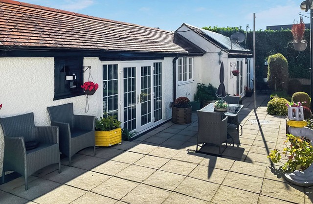 2 bedroom accommodation in Plymouth