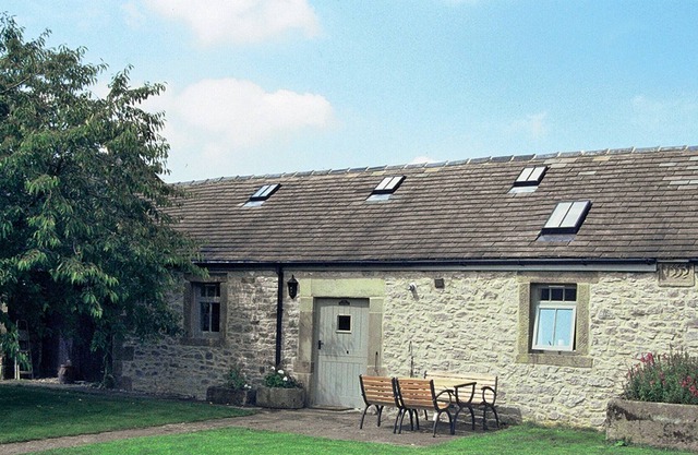 2 bedroom accommodation in Over Haddon, near Bakewell