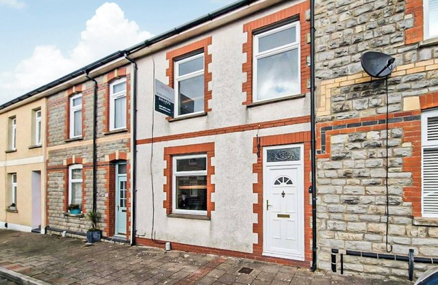 2 bedroom accommodation in Penarth
