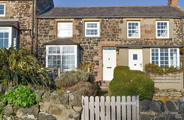 2 bedroom accommodation in Craster