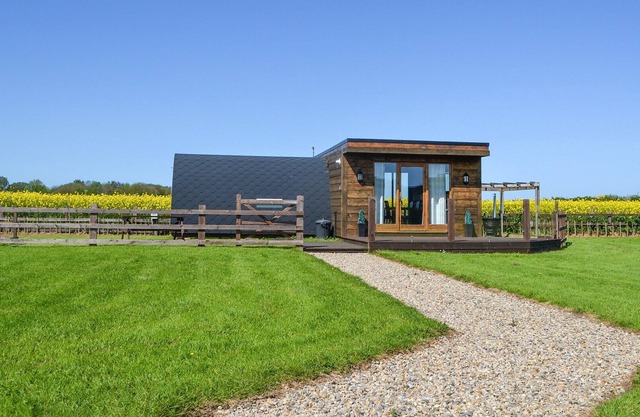 2 bedroom accommodation in Hollym