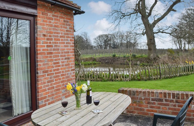 2 bedroom accommodation in Peasmarsh, nr Rye