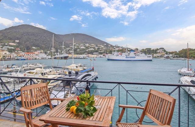 2 bedroom amazing apartment in Ischia