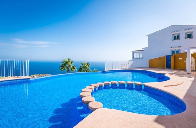 2 Bedroom Apartment with Sea Views