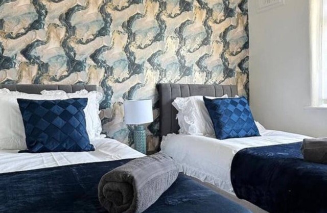 2-Bedroom Apartment in Charming Warrington with WiFi