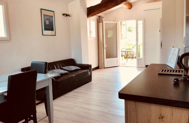 2 Bedroom Apartment in Malaucene