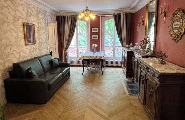 2-bedroom apartment in adorable Paris with WiFi
