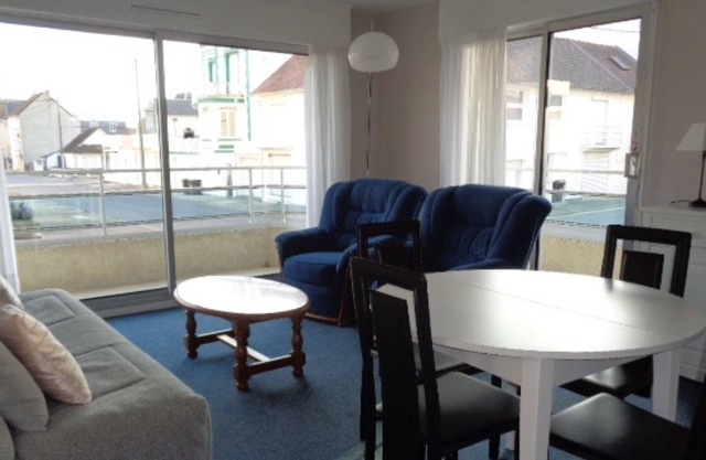 2 bedroom apartment on the ground floor close to the beach