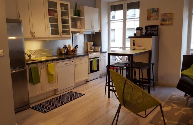 2 bedroom apartment, quays of the Rhône and Part-Dieu