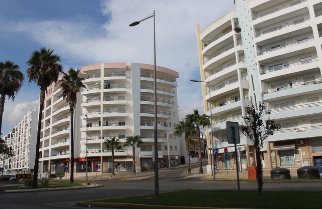 2 bedroom apartment sunny balcony
