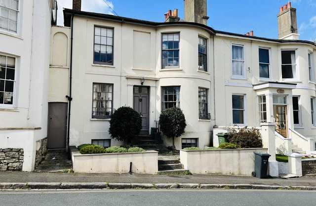 2 Bedroom Apartment ST9A, Ryde, Sleeps 4, Free Wifi