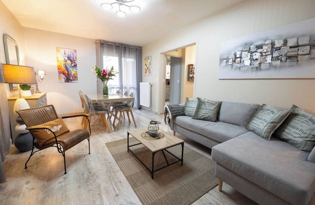 2 bedroom apartment with private parking Normandy BAYEUX