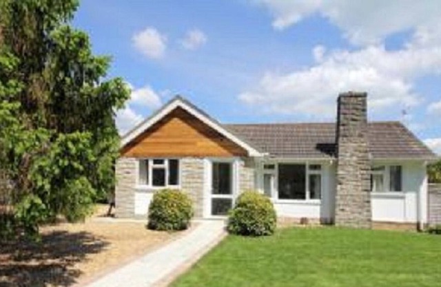 2 bedroom bungalow close to the sea