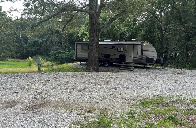2 Bedroom Camper in the Folk Music Capital-Pet Friendly-Close to Golf Course