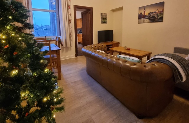 2 Bedroom City Centre West End Flat