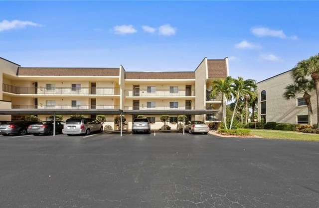 2 Bedroom Condo 428879 by Houzlet
