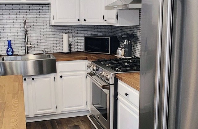 2 Bedroom Cozy Country Getaway Apartment