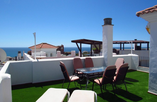 2 bedroom duplex penthouse with large solarium 250m from the beach