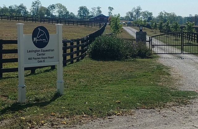 2-bedroom farmhouse in Lexington next to horse farm. Horse stalls available.