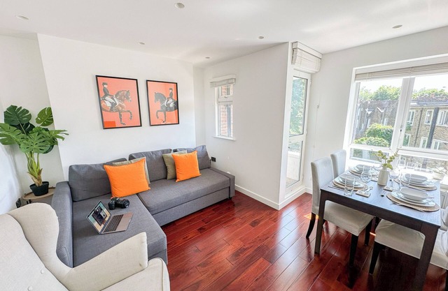 2-bedroom flat with FREE Wi-Fi & private balcony near Islington Canonbury