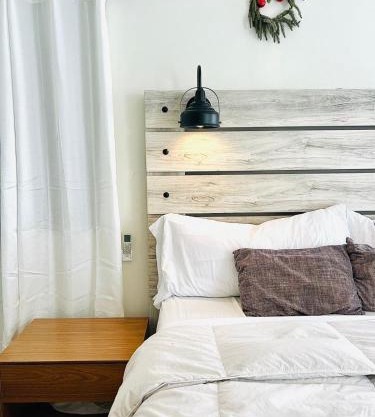 2 bedroom Guest House with comp ride to the airport