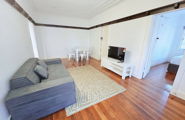 2-bedroom house in serene South Brisbane with AC