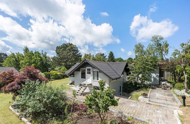 2 bedroom lovely home in Melby