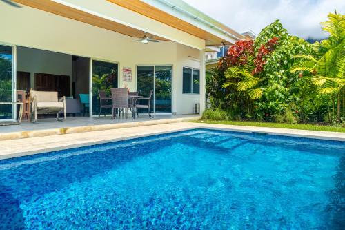 2 Bedroom-ojochal-pool-easy Access-fast Internet