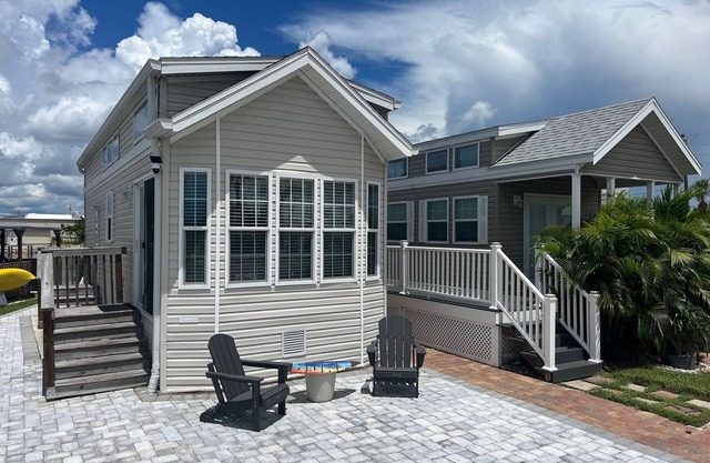 2-bedroom over 55+ community in delightful Punta Gorda great amenities
