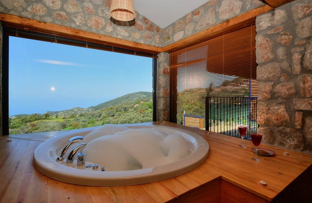 2 Bedroom Private Villa with Infinity Pool and Sea View