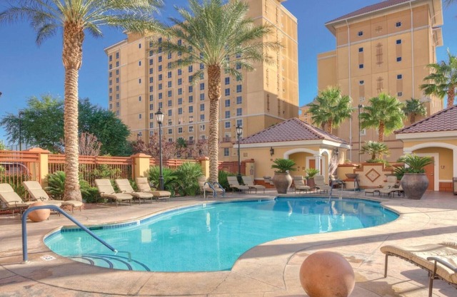 2 bedroom resort near the strip!