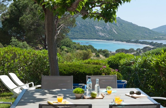 2 bedroom sea view villa - Santa Giulia - Residence with heated swimming pool
