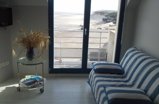 2 bedroom seafront apartment with exceptional views