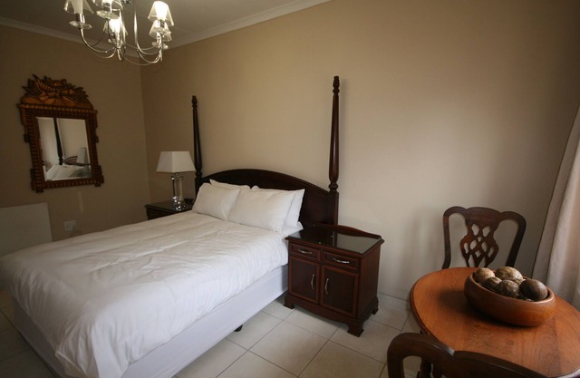 2 Bedroom Self-Catering accommodation in Johannesburg, Fourways (Sleep 5)