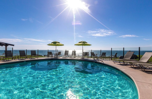 2 Bedroom Suite w/Kitchen | Pool | Free Parking | Del Mar Beach Access