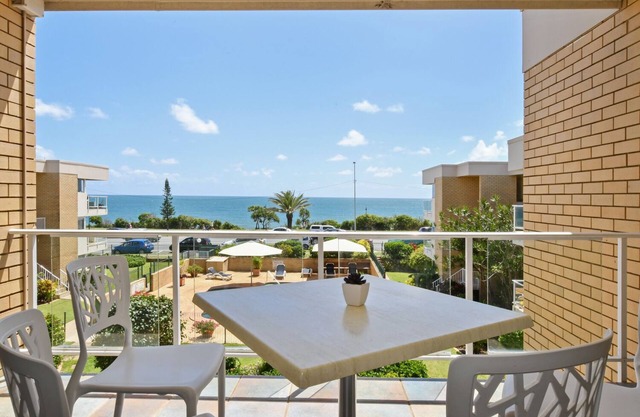 2 Bedroom Top Floor Unit - Ocean Views and Pool