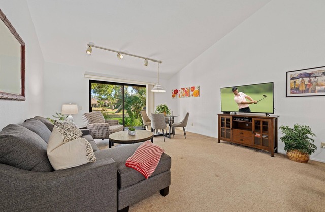 2 Bedroom Unit in Great Location on 2nd Fairway