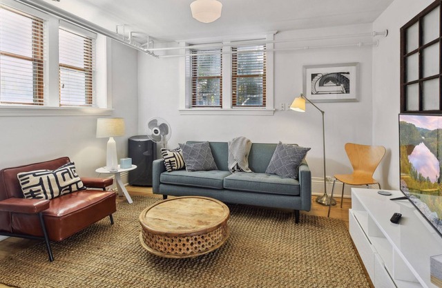 2 Bedroom Urban Nest in Brick Brownstone