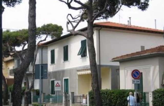 2 bedrooms 2 toilets very close to the sea and White Beaches