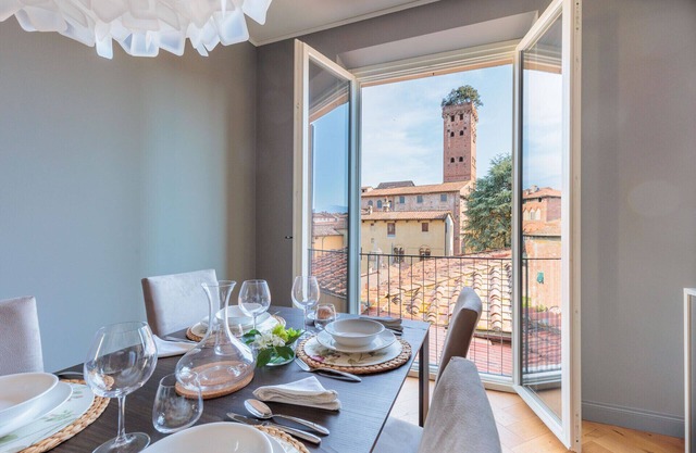 2 bedrooms Modern Penthouse with View in Lucca