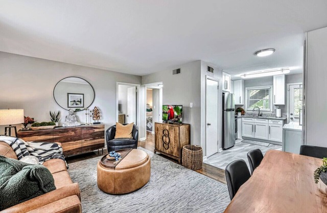 2 BR Apt New and Clean - Long Stays Welcome (apt8)